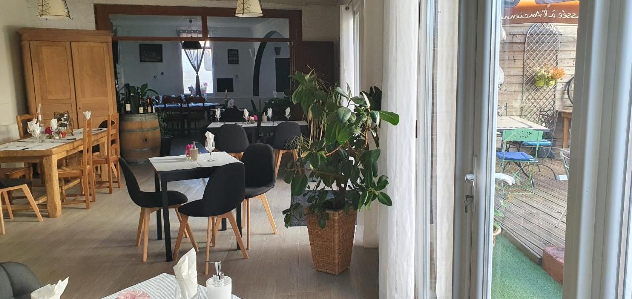 Hotel Restaurant Du Commerce Poulainville Zewnętrze zdjęcie